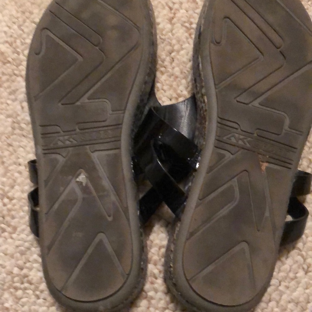 Used slipper - Picture 4 of 6